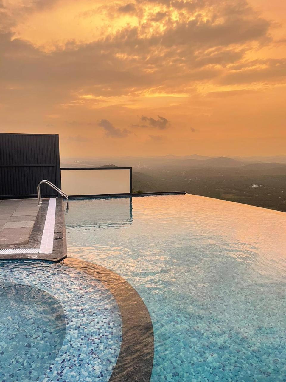 Misty Green Hills Parks & Resorts Kondotty 外观 照片