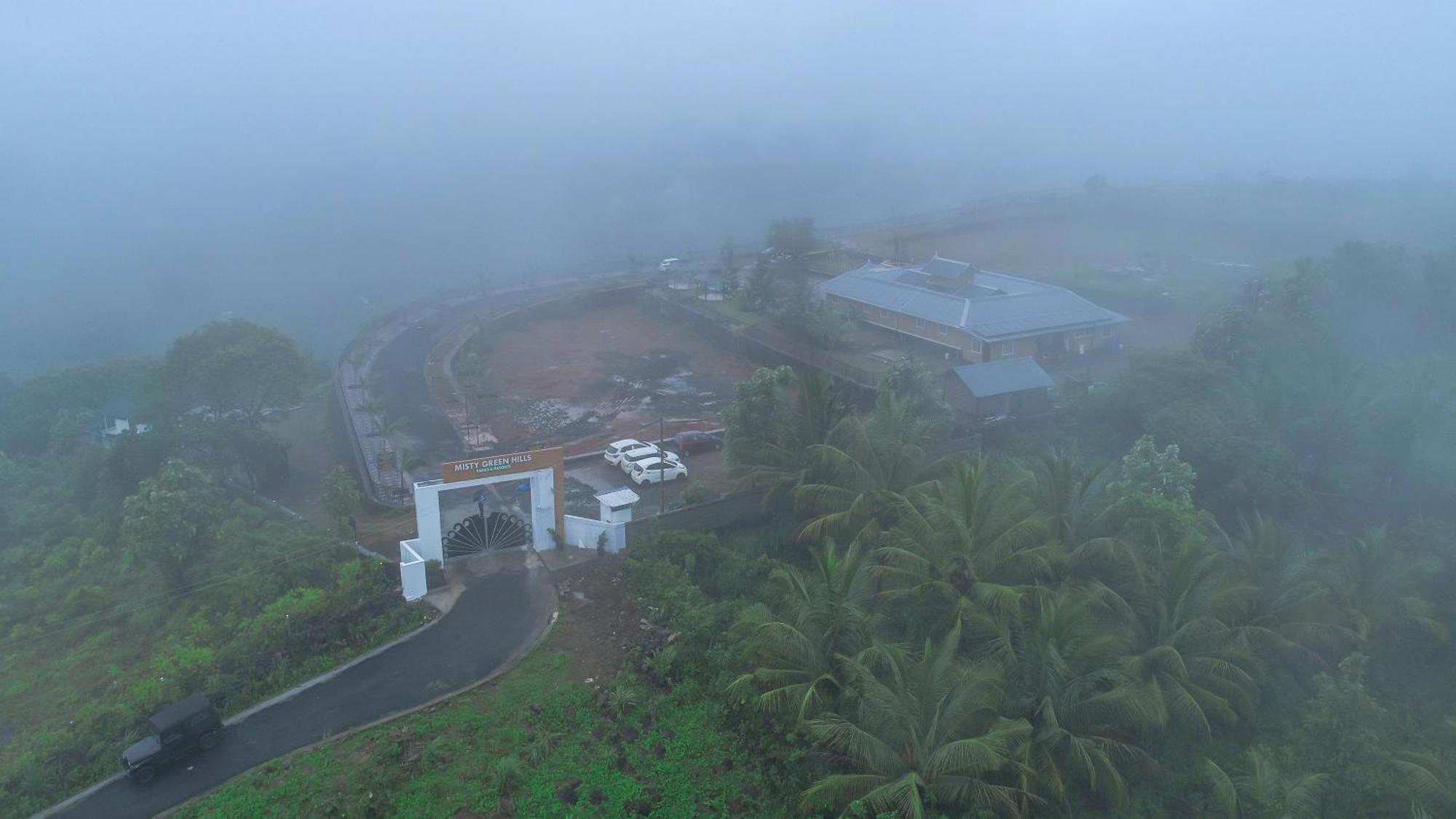 Misty Green Hills Parks & Resorts Kondotty 外观 照片
